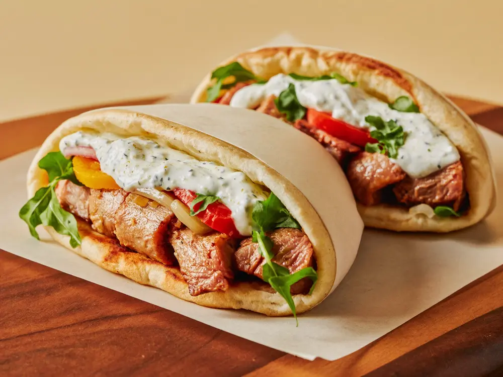 Döner mit cremiger Knoblauch-Joghurt Döner-Sauce von SAREN